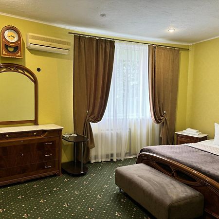 Randevu Hotel Zsitomir Kültér fotó