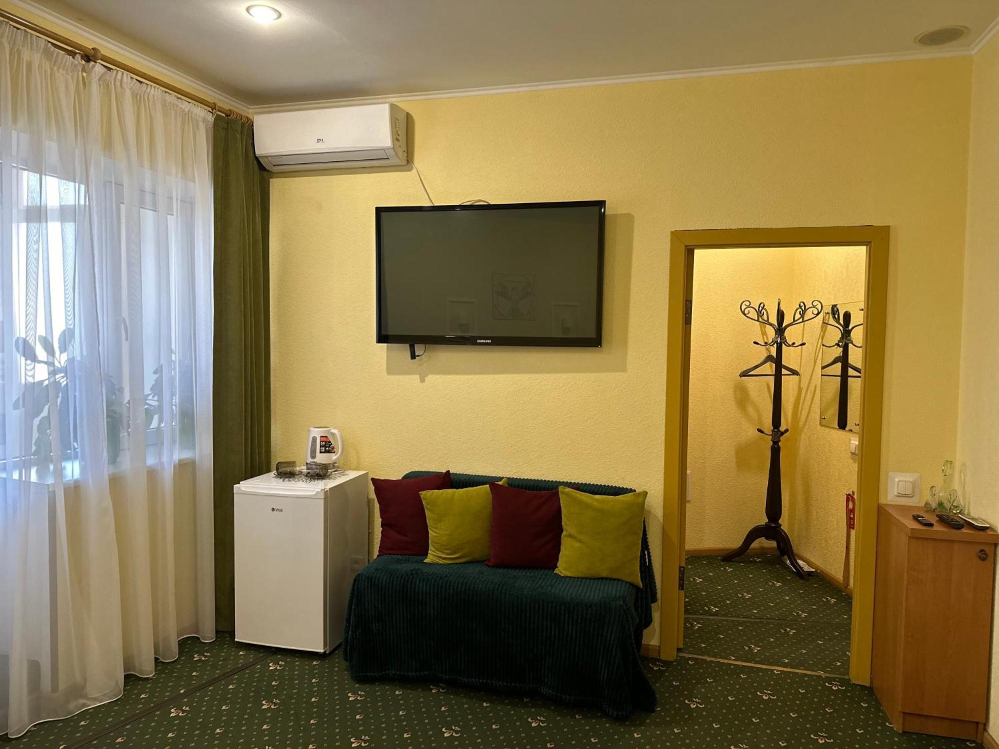 Randevu Hotel Zsitomir Kültér fotó